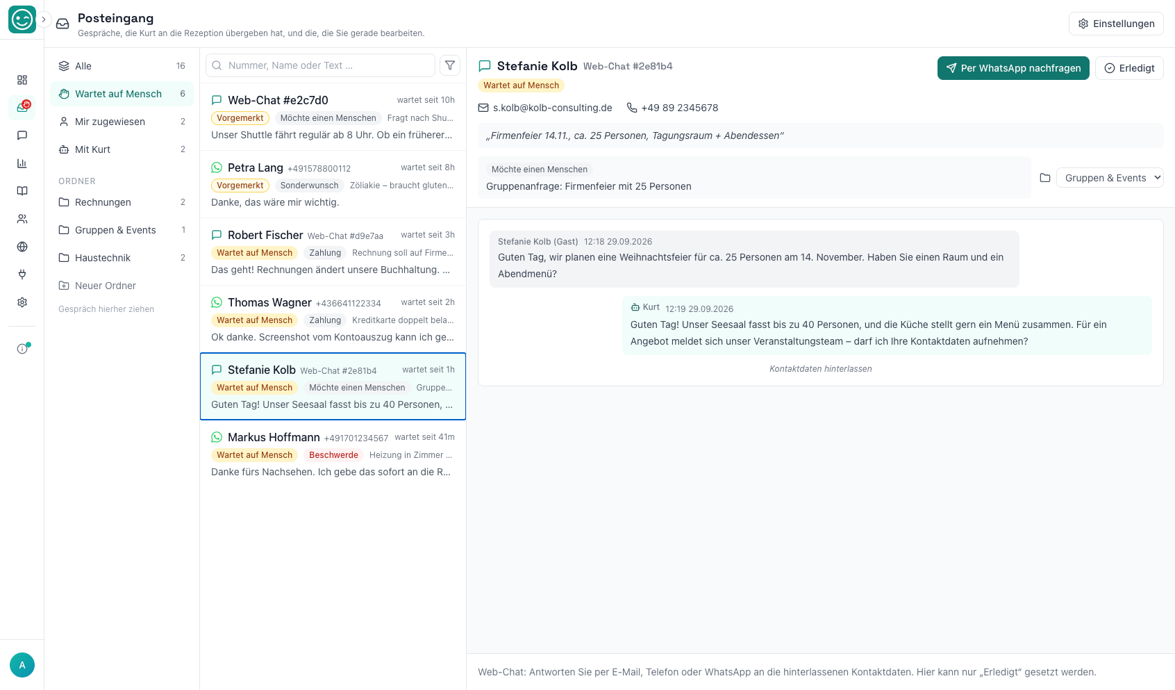 Posteingang: Web-Chat-Anfrage mit hinterlassenen Kontaktdaten und der Option, per WhatsApp zu antworten